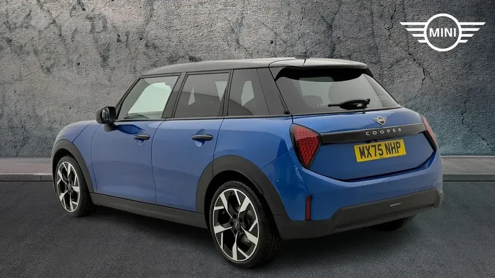 Used Mini Cooper Hatch 113 kW (154 HP) 2025 Blue Hatchback