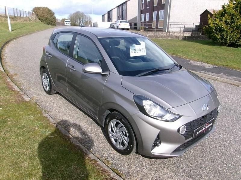 Used Hyundai i10 SE 67 HP (49 kW) 2021 Bronze Hatchback