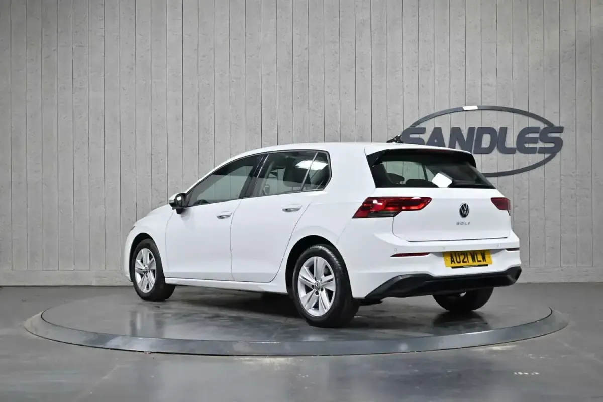 Used VW Golf VII Life 150 HP (110 kW) 2021 White Hatchback