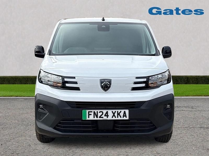 Begagnad Peugeot E-Partner 100 kW (136 HK) 2024 Vit Minibuss