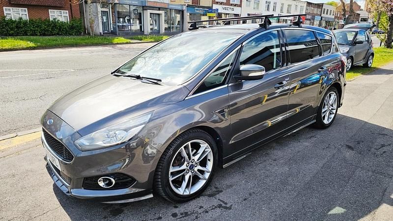 Usado Ford S-MAX Sport 2017 Cinzento Monovolume