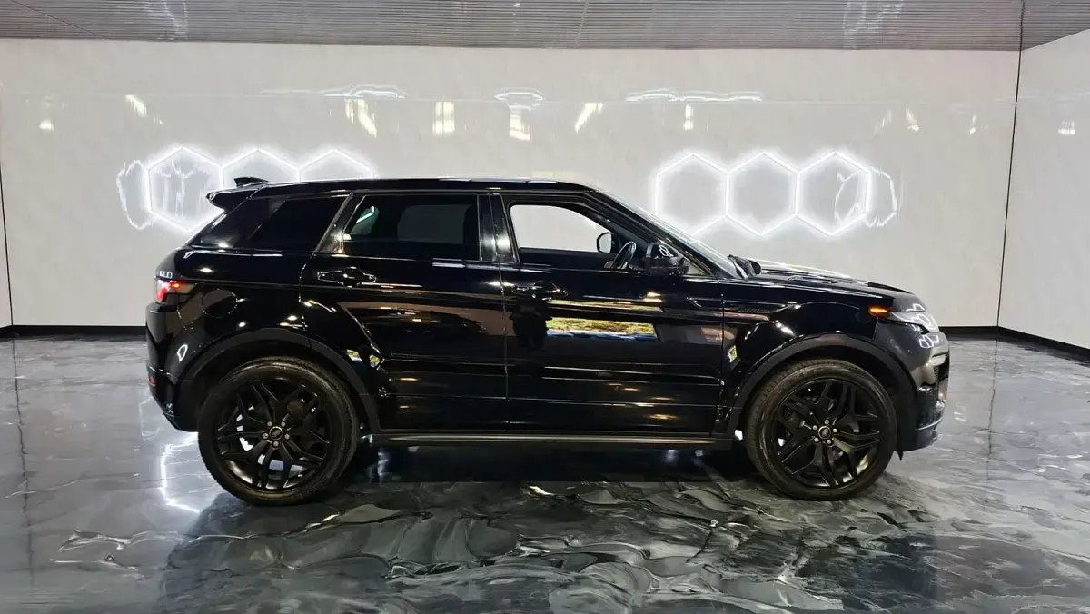 Used Land Rover Range Rover evoque HSE Dynamic 180 HP (132 kW) 2018 Black Estate