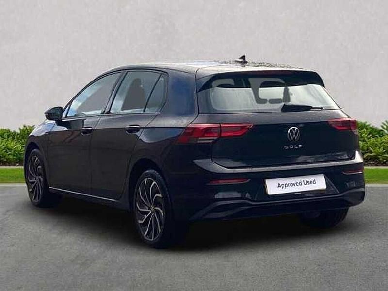 Used VW Golf VIII Life 130 HP (95 kW) 2022 Black Hatchback