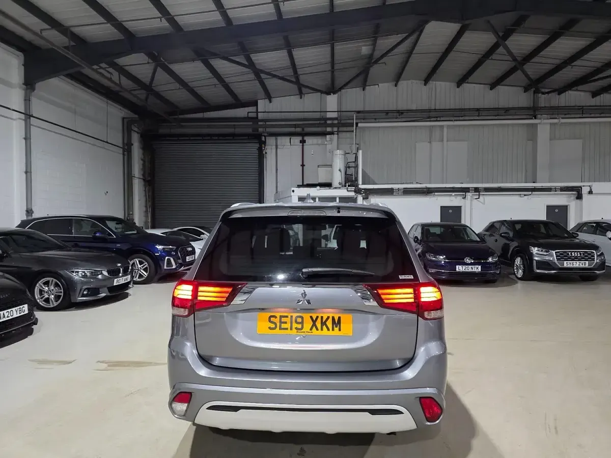 Used Mitsubishi Outlander P-HEV 174 HP (127 kW) 2019 Grey SUV