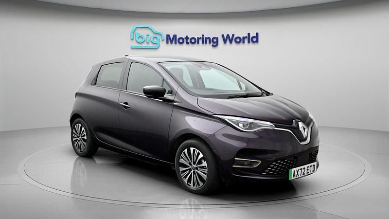 Used Renault Zoe Techno 100 kW (136 HP) 2022 Mauve/purple Hatchback