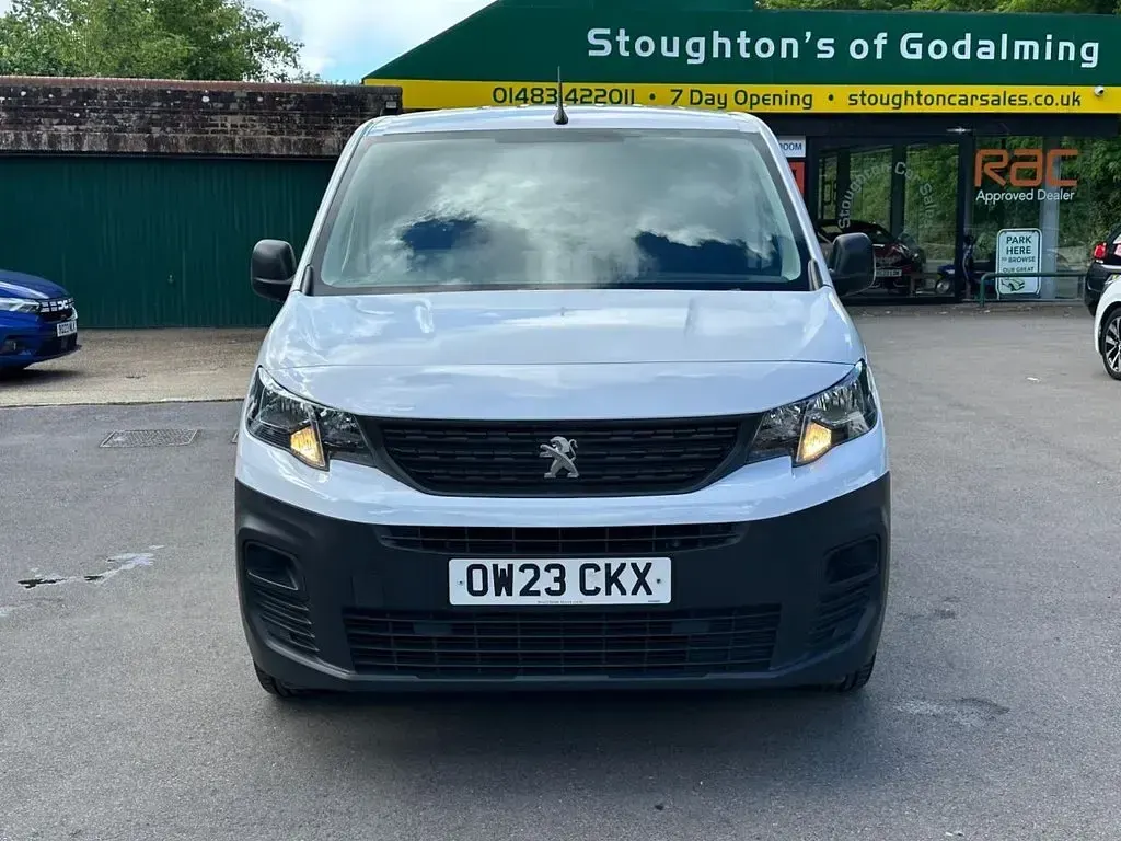 Used Peugeot Partner Premium 131 HP (96 kW) 2023 White MPV