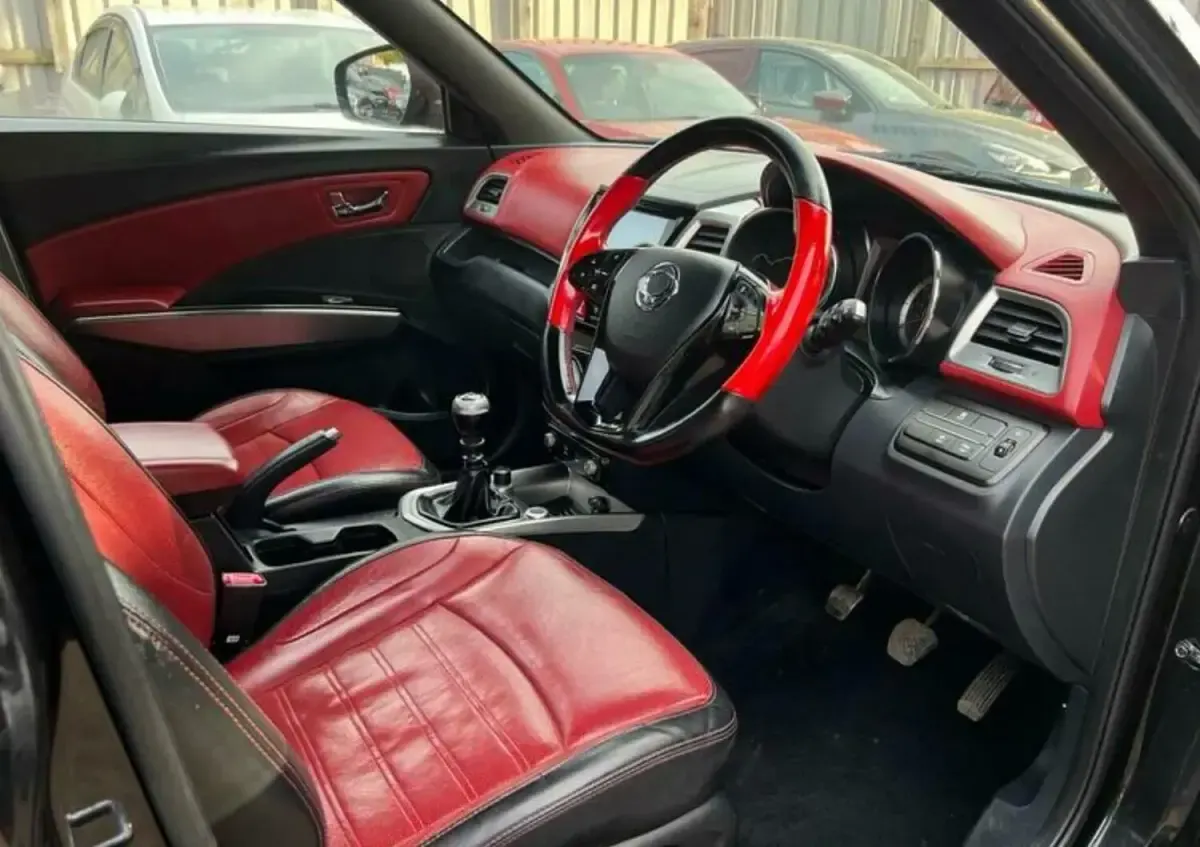 Used SsangYong Tivoli 128 HP (94 kW) 2015 Black SUV