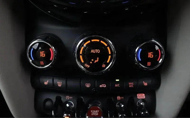 Used Mini Cooper Exclusive 136 HP (100 kW) 2023 Red Hatchback