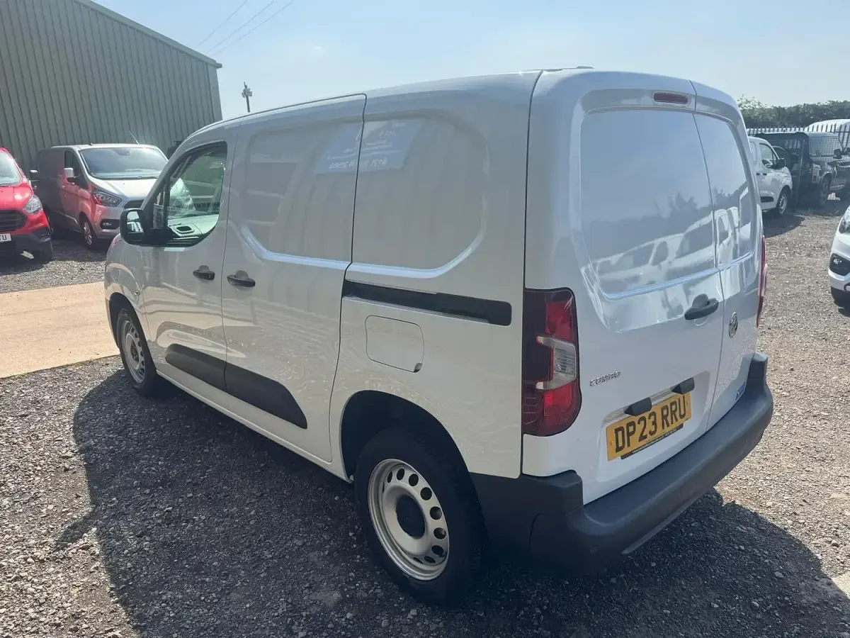 Used Vauxhall Combo 100 HP (73 kW) 2023 White MPV