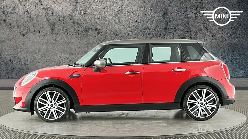 Used Mini Cooper Exclusive 134 HP (98 kW) 2022 Red Hatchback