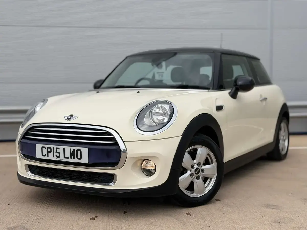 Used Mini Cooper Hatch 136 HP (100 kW) 2015 White Hatchback