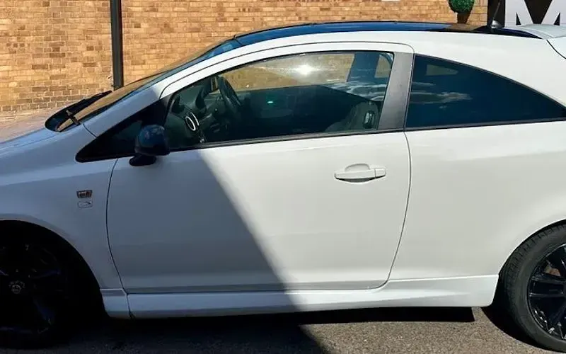 Used Vauxhall Corsa Edition 86 HP (63 kW) 2014 White Hatchback