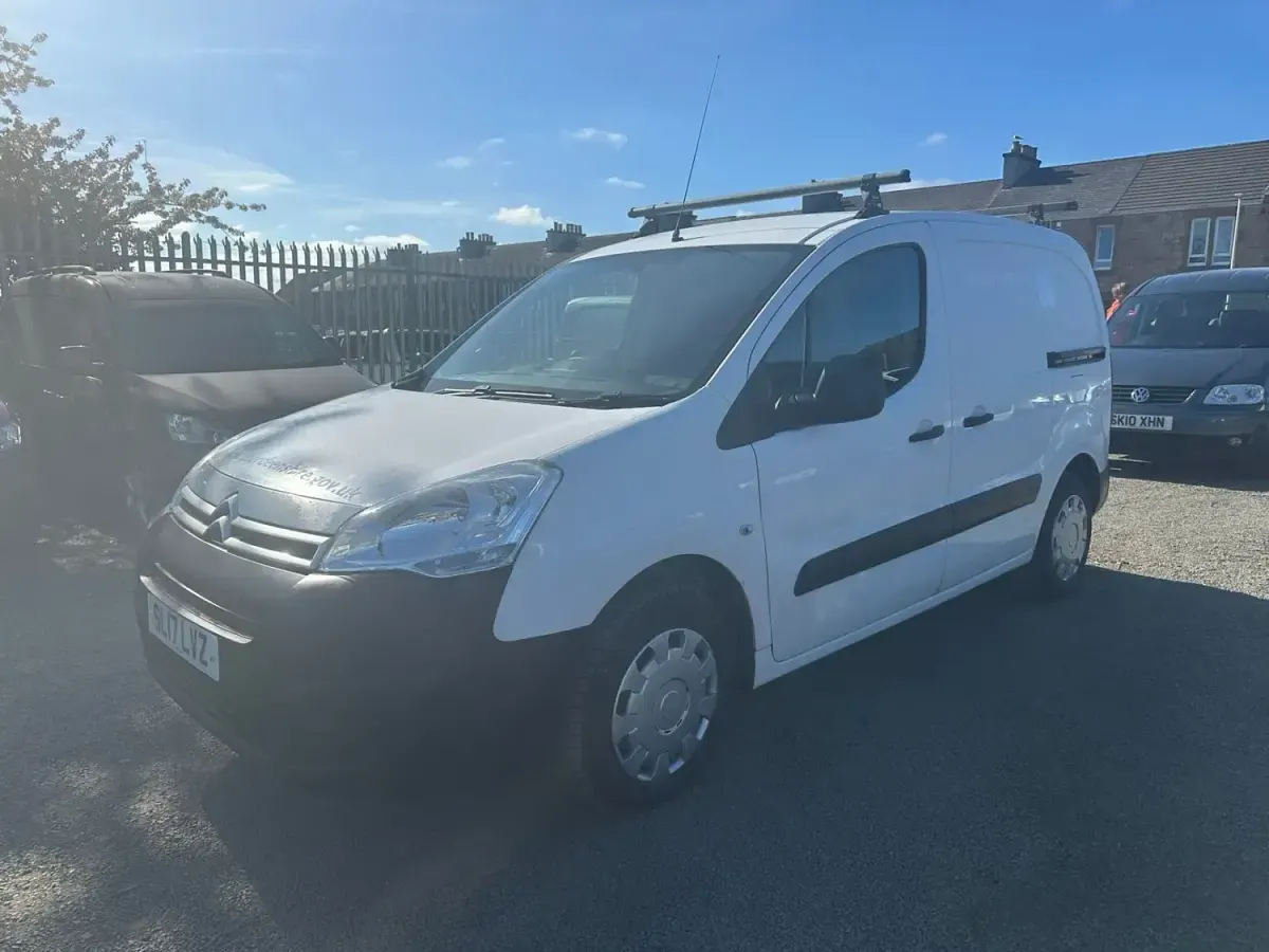 Usado Citroën Berlingo 75 CV (55 kW) 2017 Blanco Monovolumen
