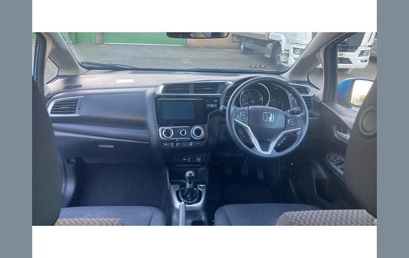 Używany Honda Jazz SE 102 KM (75 kW) 2018 Niebieski Hatchback