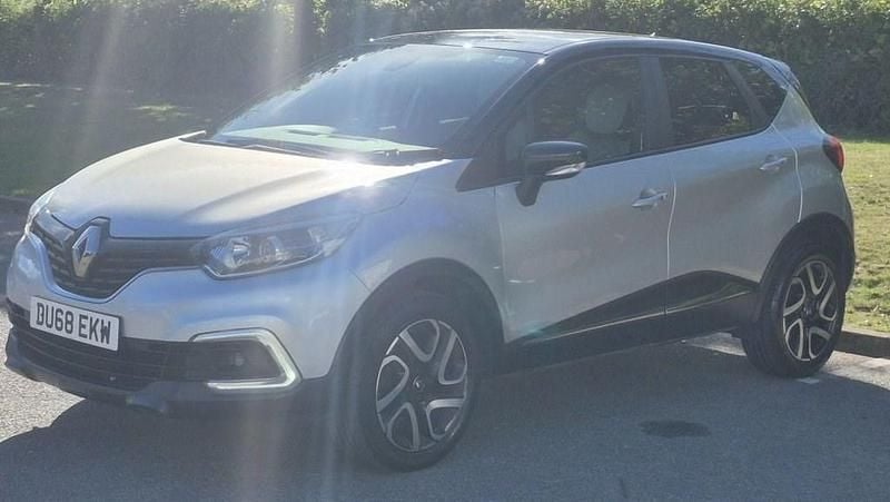 Silver/black Used 2018 Renault Captur Iconic SUV | £5,800 (Good price) - Image 1/4