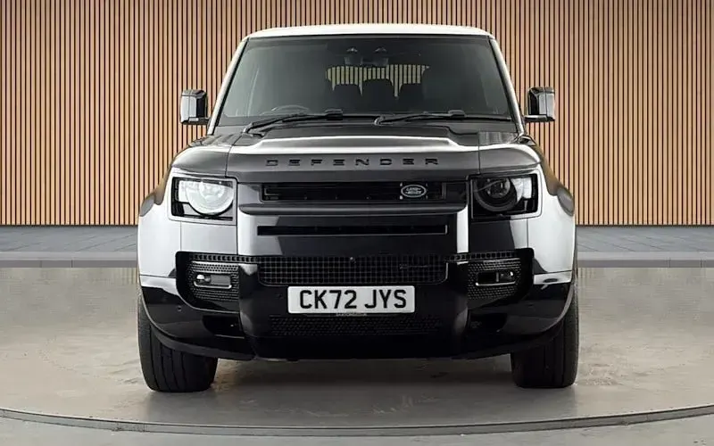 Used Land Rover Defender HSE Dynamic 300 HP (220 kW) 2024 SUV