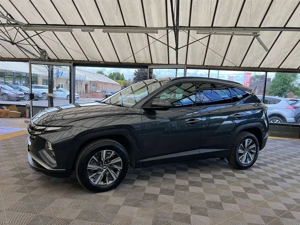 Used Hyundai Tucson SE 230 HP (169 kW) 2023 Grey SUV