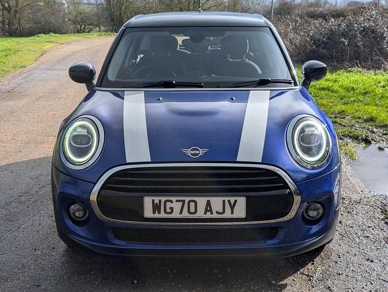 Używany Mini Cooper Classic 136 KM (100 kW) 2020 Niebieski Hatchback
