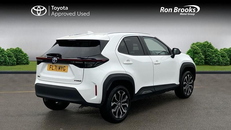 Used Toyota Yaris Hybrid Design 2022 White Hatchback