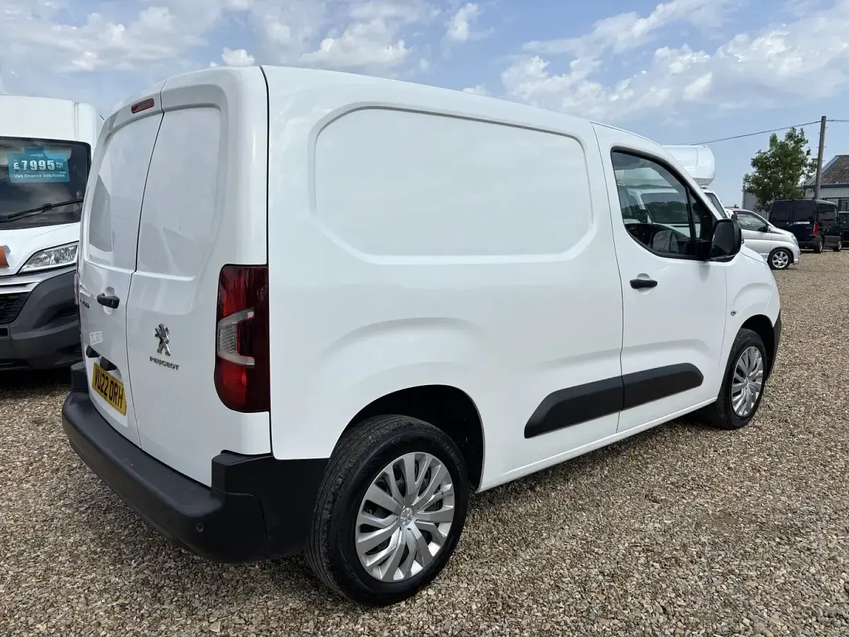 Used Peugeot Partner 131 HP (96 kW) 2022 White MPV
