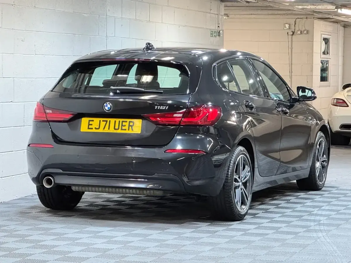 Used BMW 118 Sport Line 2022 Black Hatchback