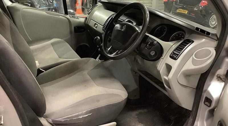 Used Renault Trafic 115 HP (84 kW) 2009 Silver MPV