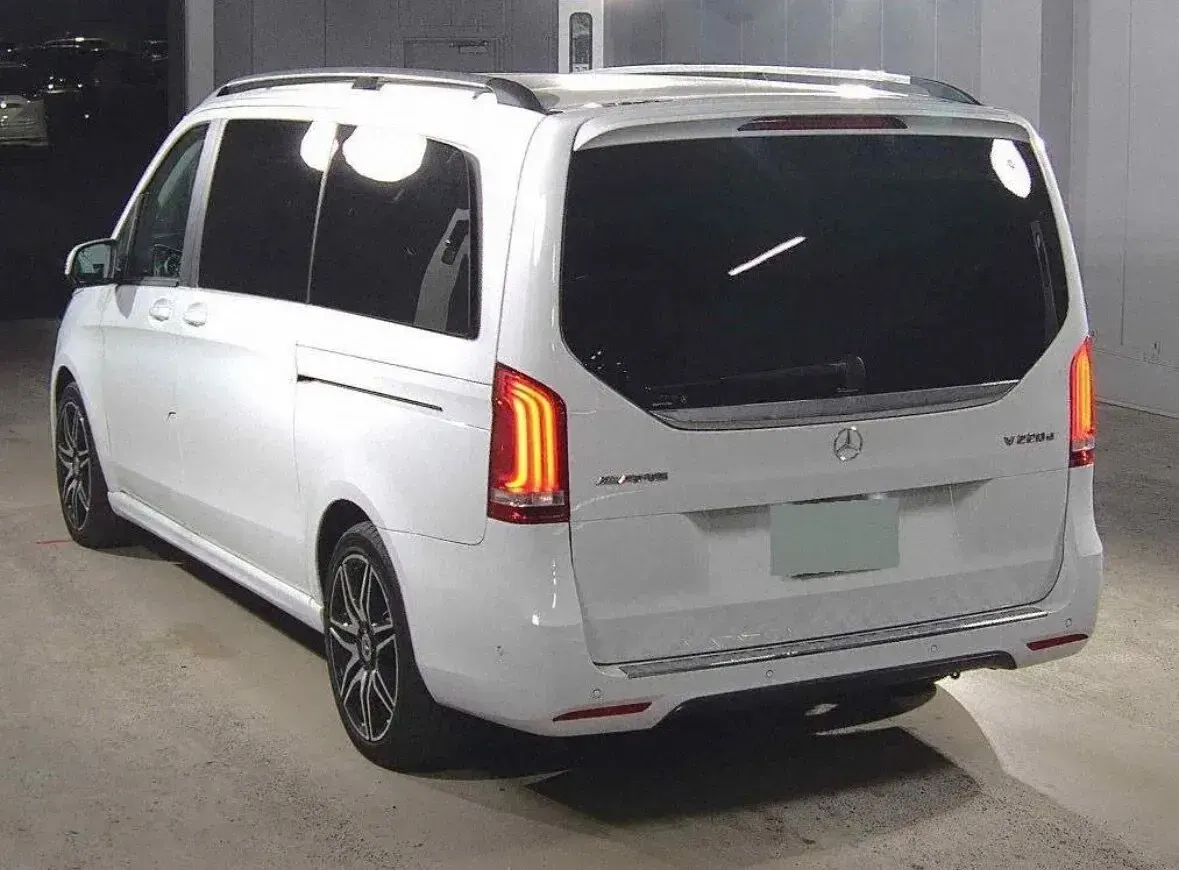Used Mercedes V220 AMG line 163 HP (119 kW) 2020 White MPV