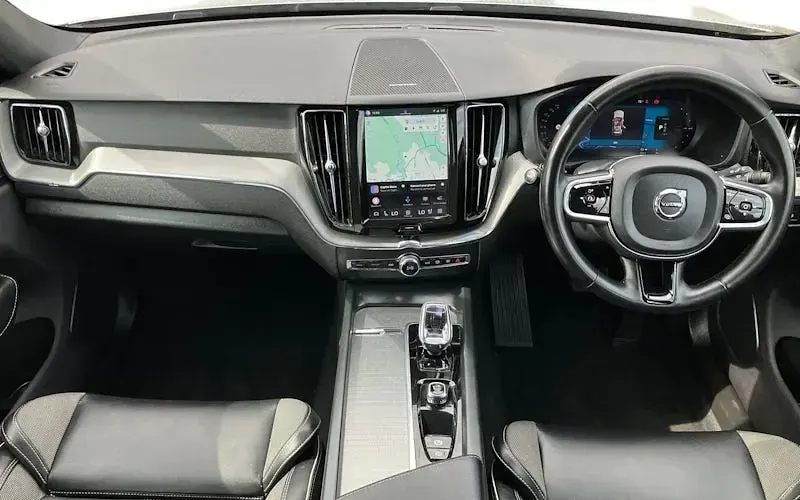Begagnad Volvo XC60 Plus 349 HK (256 kW) 2023 Silver SUV