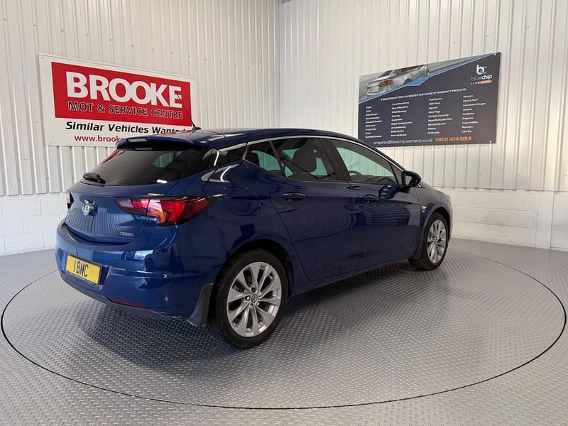 Second-hand Vauxhall Astra 150 CP (110 kW) 2018 Albastru Hatchback