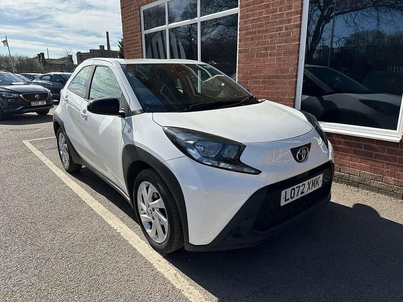 Used Toyota Aygo X PURE 72 HP (52 kW) 2023 White SUV