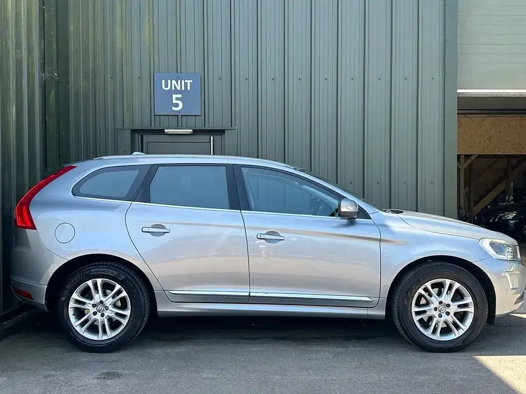 Used Volvo XC60 SE Lux 190 HP (139 kW) 2016 Silver SUV