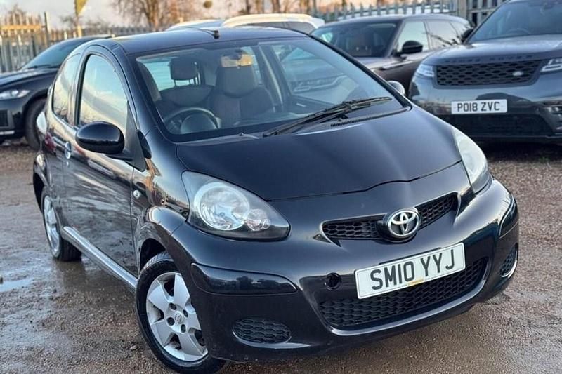 Used Toyota Aygo 67 HP (49 kW) 2010 Black Hatchback