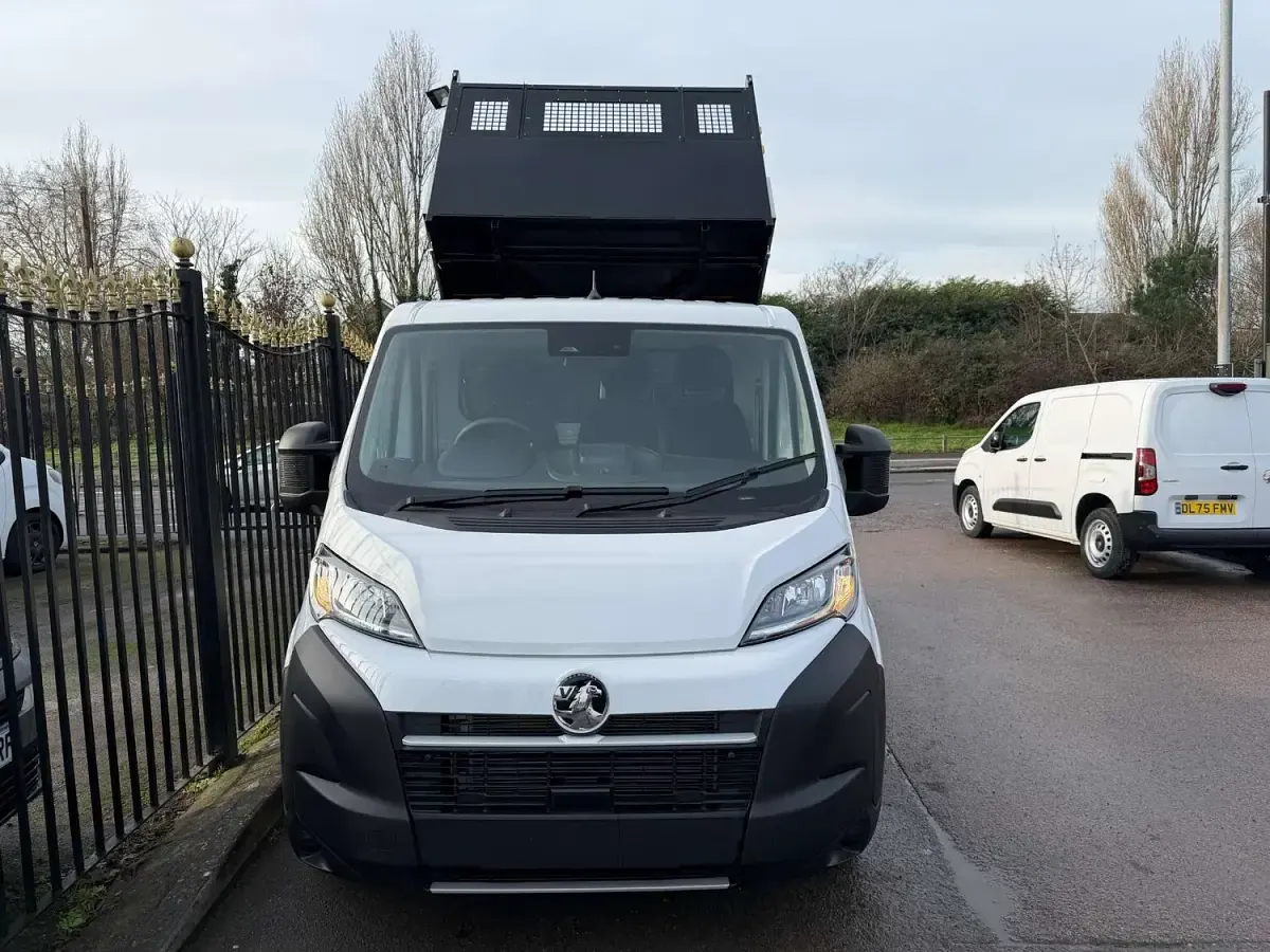 New Vauxhall Movano S 140 HP (102 kW) 2025 White MPV