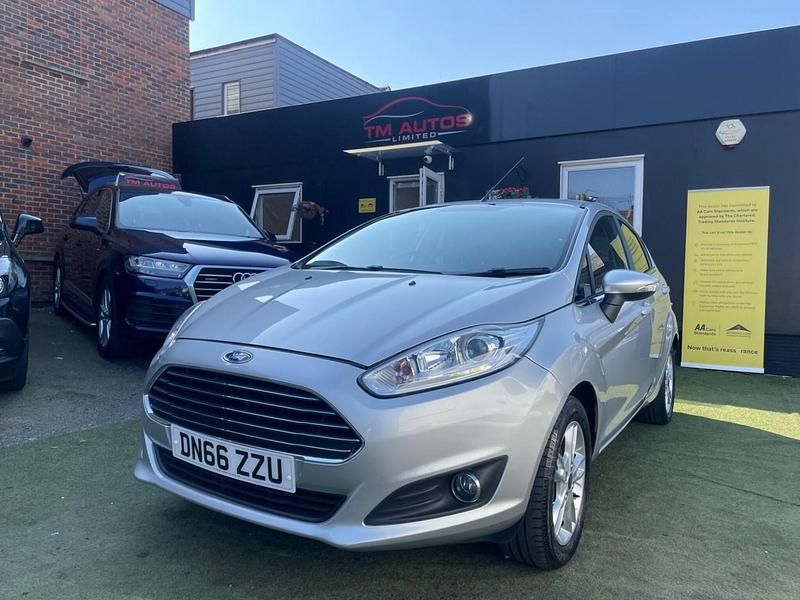 Used Ford Fiesta Zetec 82 HP (60 kW) 2016 Silver Hatchback
