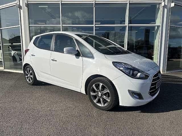 Used Hyundai ix20 SE 125 HP (91 kW) 2019 Polar white Hatchback