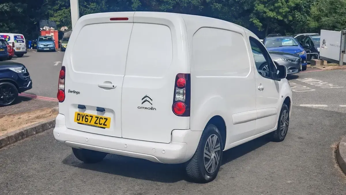 Used Citroën Berlingo 100 HP (73 kW) 2017 White MPV