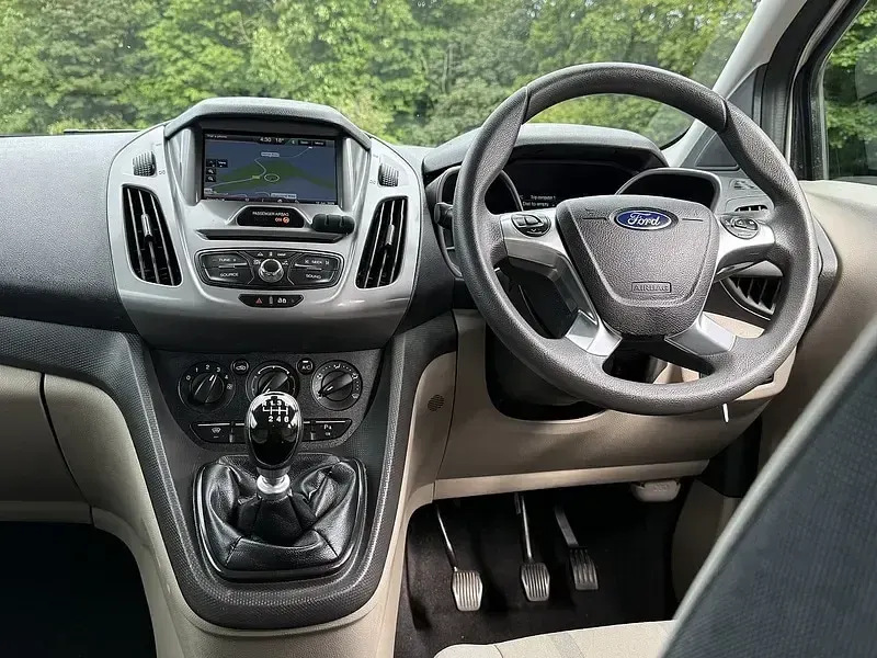 Used Ford Tourneo Connect Zetec 120 HP (88 kW) 2016 Silver MPV