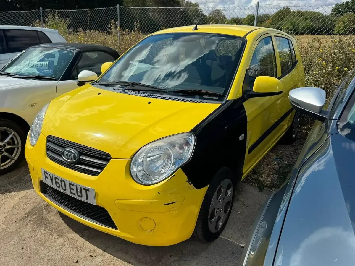 Used Kia Picanto 64 HP (47 kW) 2010 Yellow Hatchback