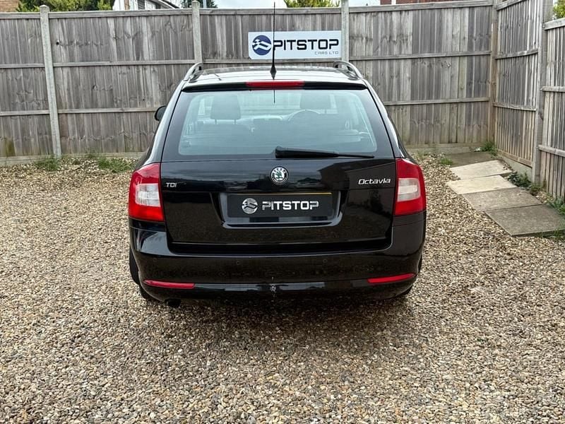 Used Skoda Octavia Elegance 105 HP (77 kW) 2010 Black Estate