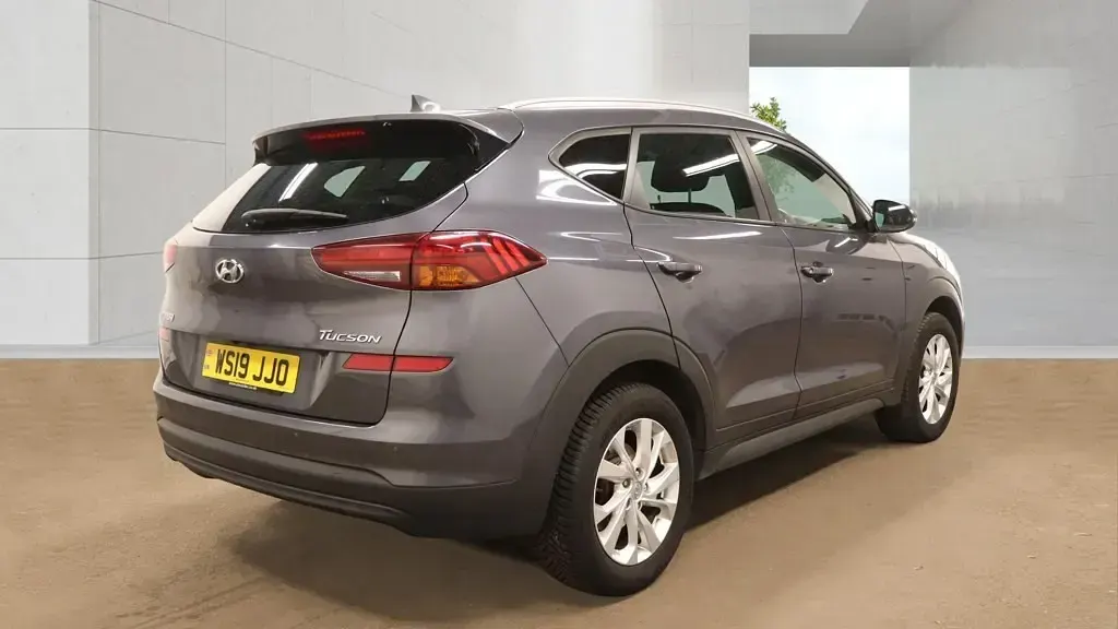 Used Hyundai Tucson SE 132 HP (97 kW) 2019 Grey SUV