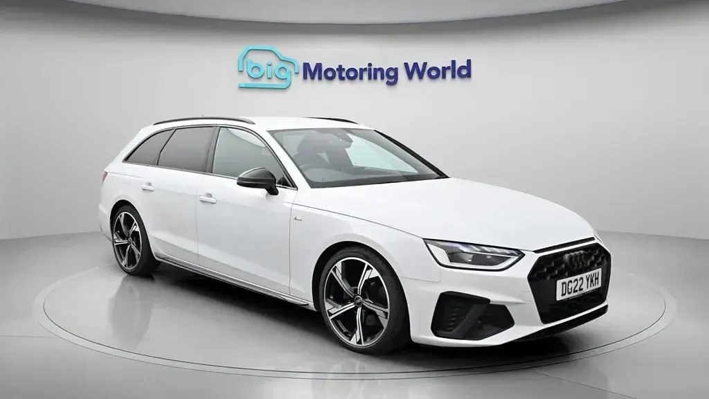 Usado Audi A4 Black Edition 150 HP (110 kW) 2022 Branco Carrinha