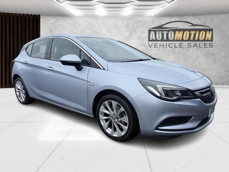 Silver Used 2016 Vauxhall Astra Design Edition Hatchback | £6,995 (Fair price) - Image 1/4