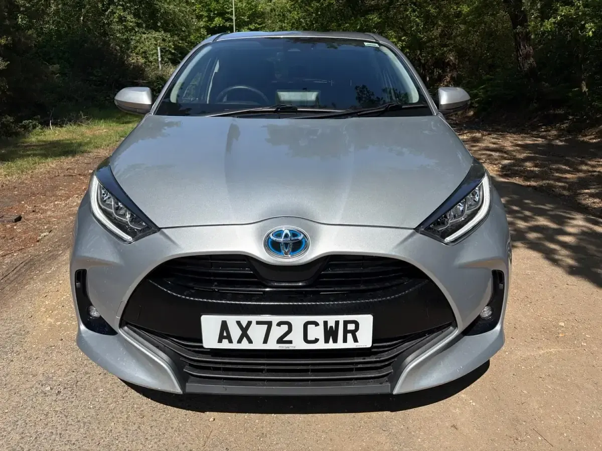 Used Toyota Yaris Hybrid Design 116 HP (85 kW) 2022 Silver Hatchback