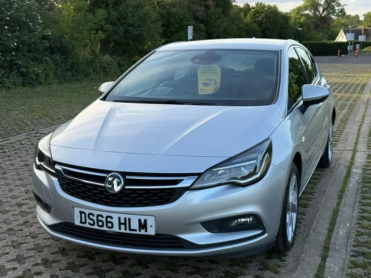 Used Vauxhall Astra SRi 150 HP (110 kW) 2016 Silver Hatchback