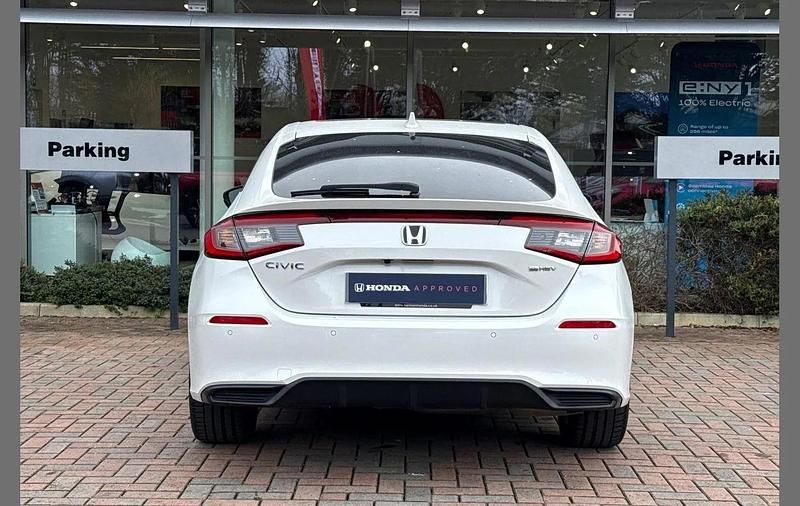 Used Honda Civic Advance 143 HP (105 kW) 2024 Platinum white Hatchback