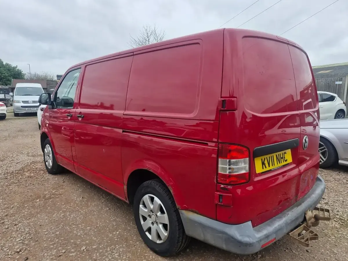 Used VW Transporter 102 HP (75 kW) 2011 Red Van