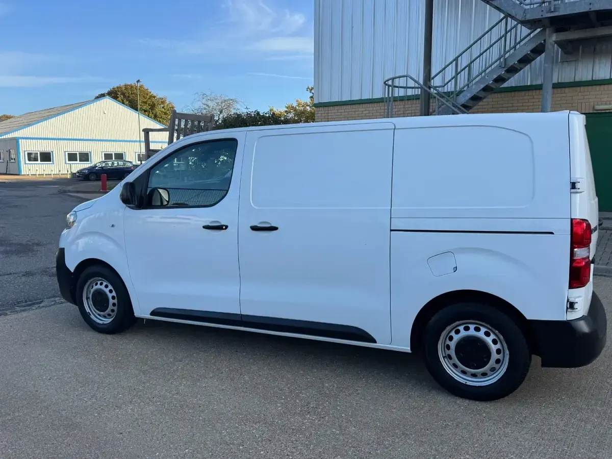 Second-hand Peugeot Expert 2019 Alb Van