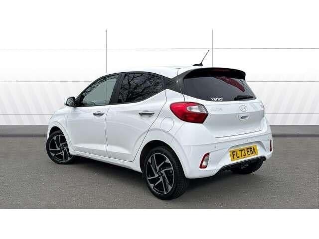 Used Hyundai i10 Premium 67 HP (49 kW) 2023 White Hatchback