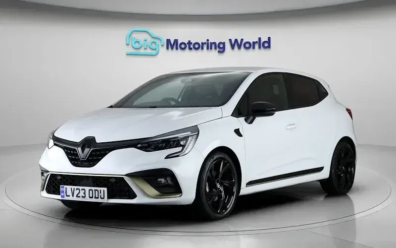 Used Renault Clio Engineered 145 HP (106 kW) 2023 White Hatchback