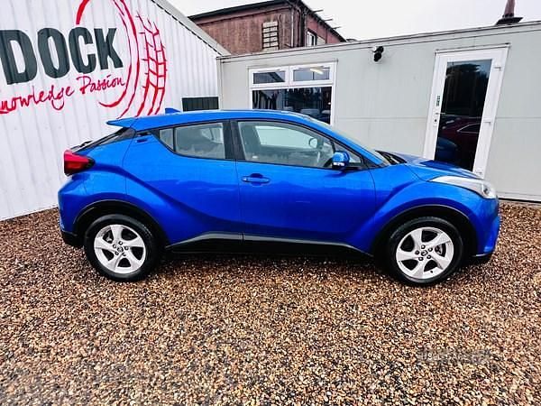 Used Toyota C-HR 122 HP (89 kW) 2018 Blue SUV